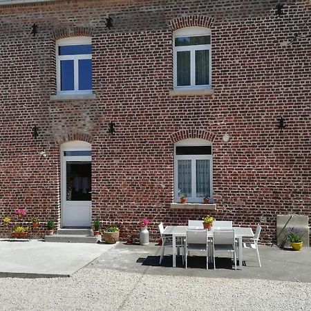 Au Coeur De L'Enclave Bed & Breakfast Moeuvres Екстериор снимка