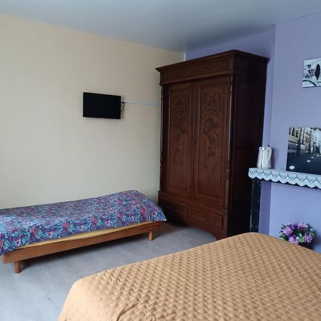 Au Coeur De L'Enclave Bed & Breakfast Moeuvres Екстериор снимка