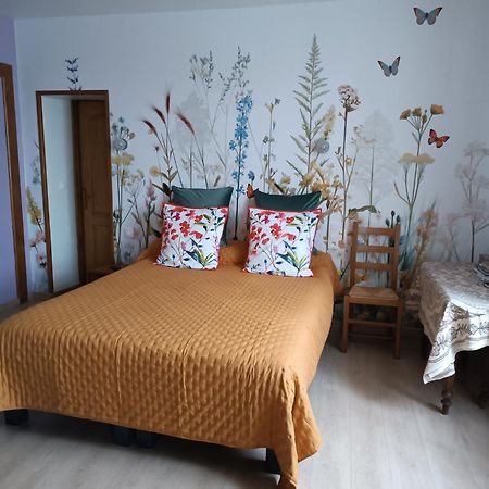 Au Coeur De L'Enclave Bed & Breakfast Moeuvres Екстериор снимка