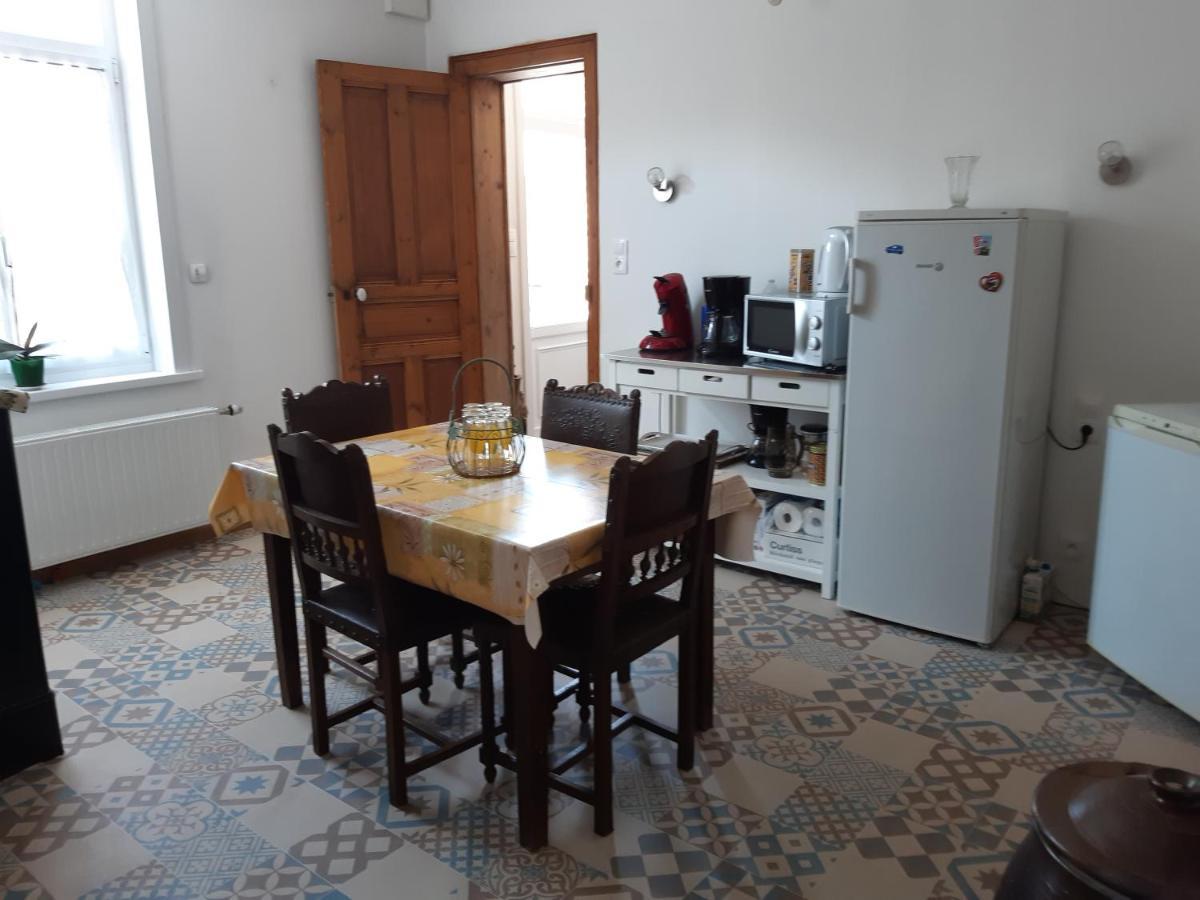 Au Coeur De L'Enclave Bed & Breakfast Moeuvres Екстериор снимка