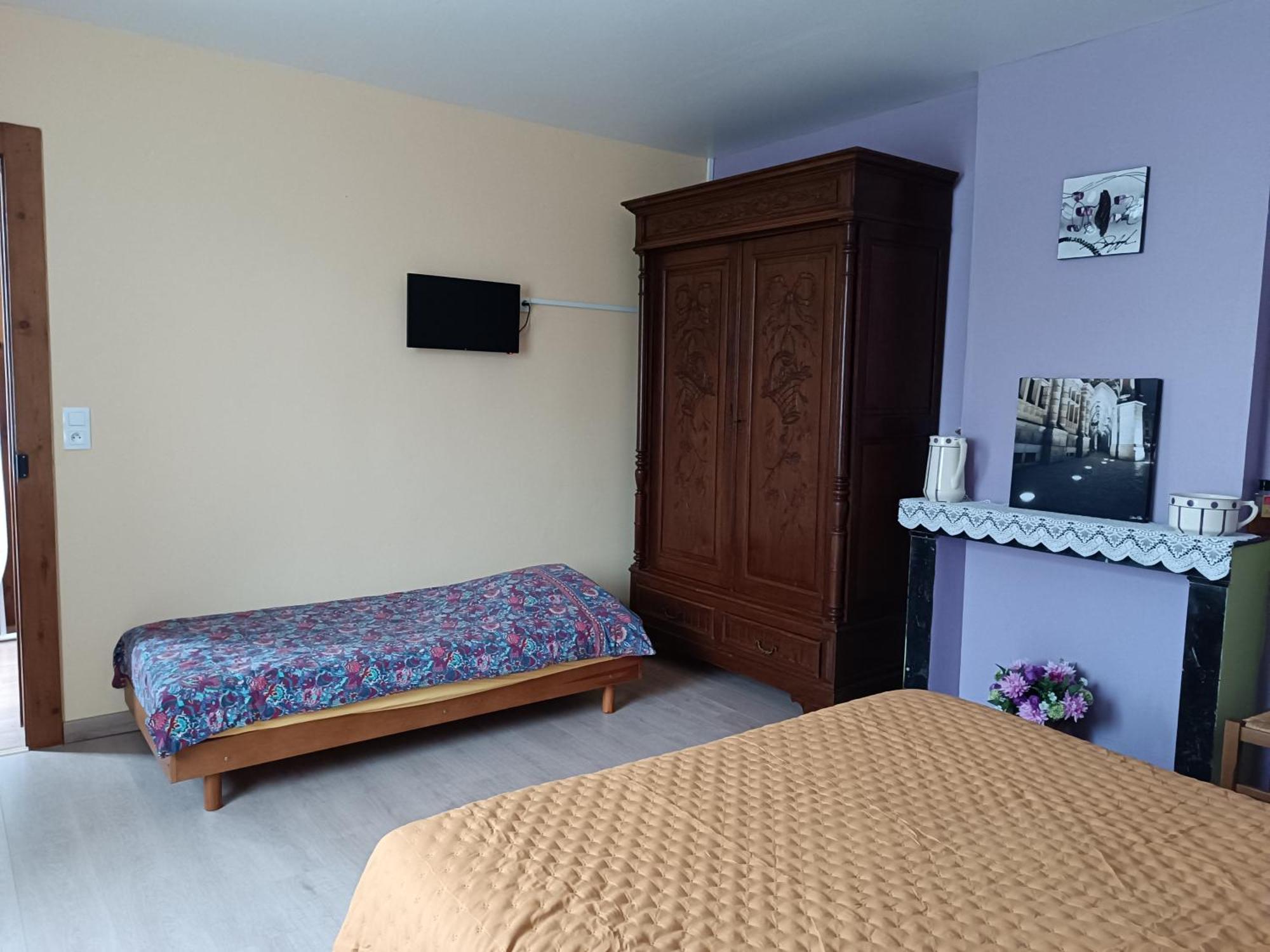 Au Coeur De L'Enclave Bed & Breakfast Moeuvres Екстериор снимка